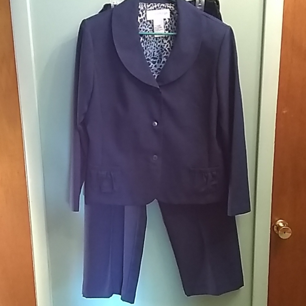 Women's dress suit